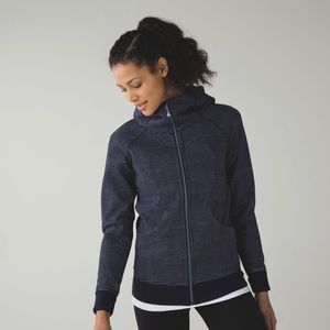 Lululemon Scuba Hoodie III
Double Dot Naval Blue Lullaby / Naval Blue